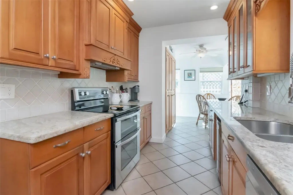 135 25th Avenue NE St Petersburg FL 33704