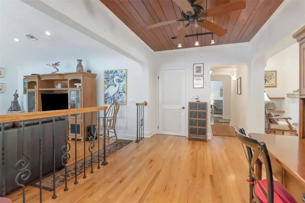 135 25th Avenue NE St Petersburg FL 33704