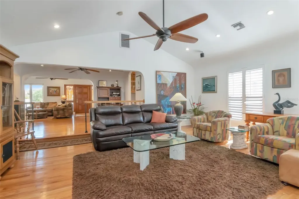 135 25th Avenue NE St Petersburg FL 33704