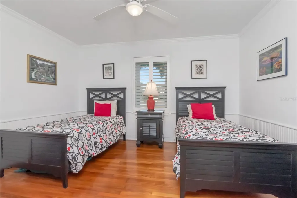 135 25th Avenue NE St Petersburg FL 33704