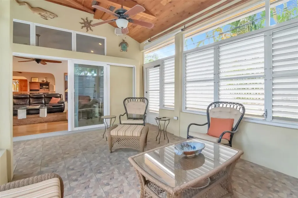 135 25th Avenue NE St Petersburg FL 33704