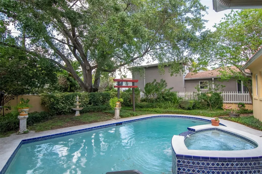 135 25th Avenue NE St Petersburg FL 33704