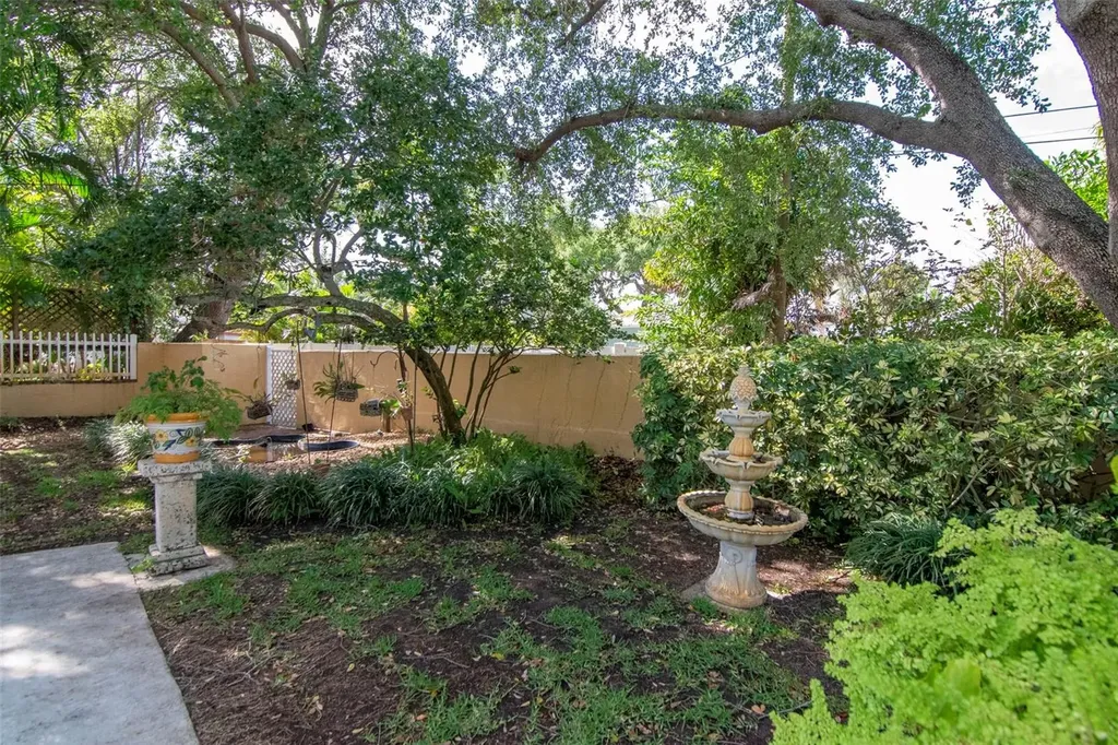 135 25th Avenue NE St Petersburg FL 33704