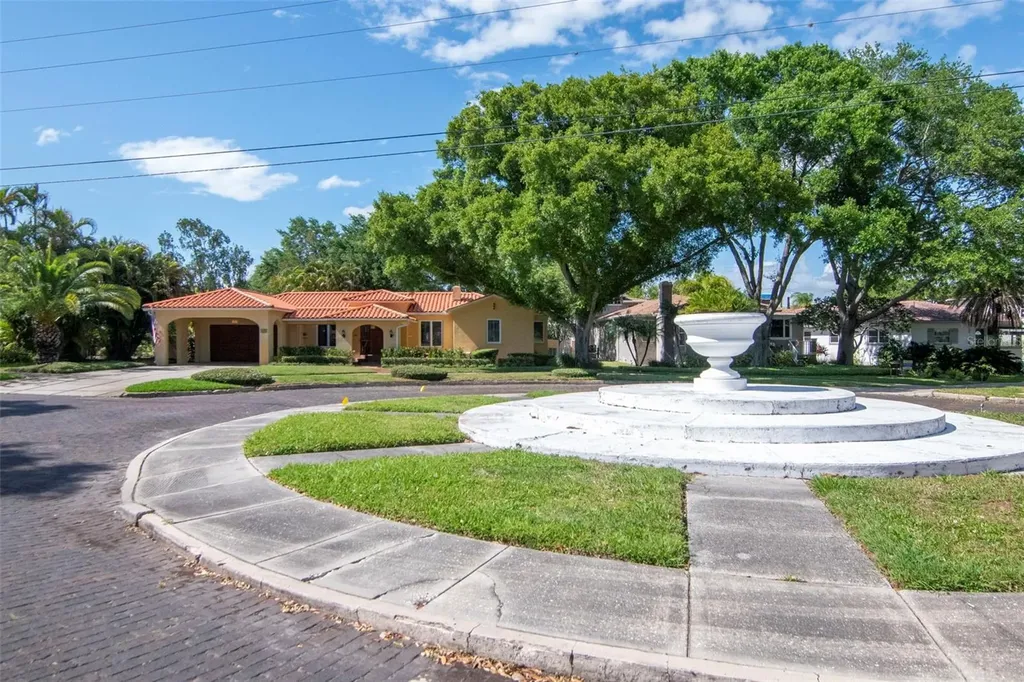 135 25th Avenue NE St Petersburg FL 33704