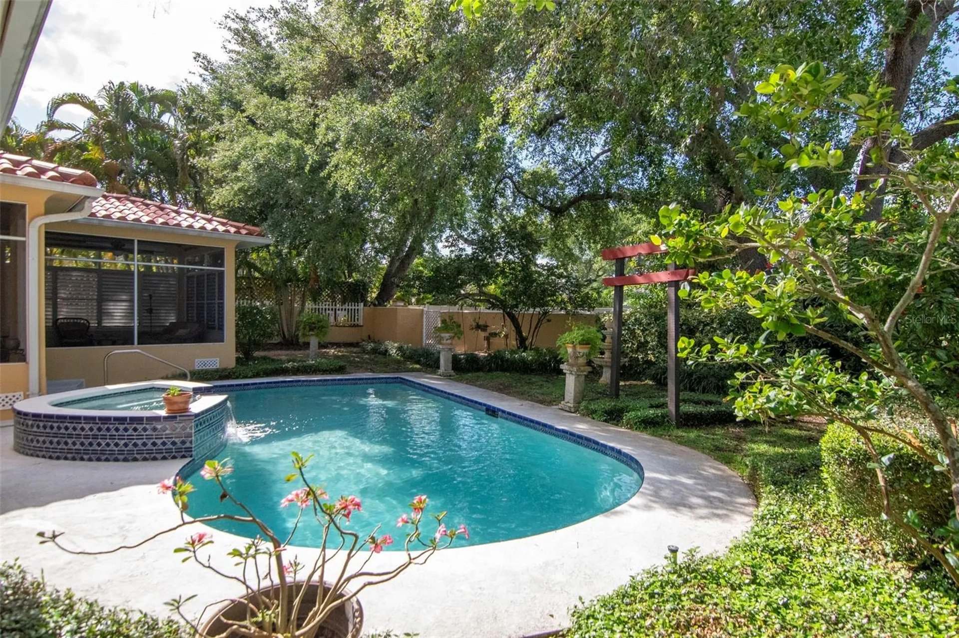 135 25th Avenue NE St Petersburg FL 33704