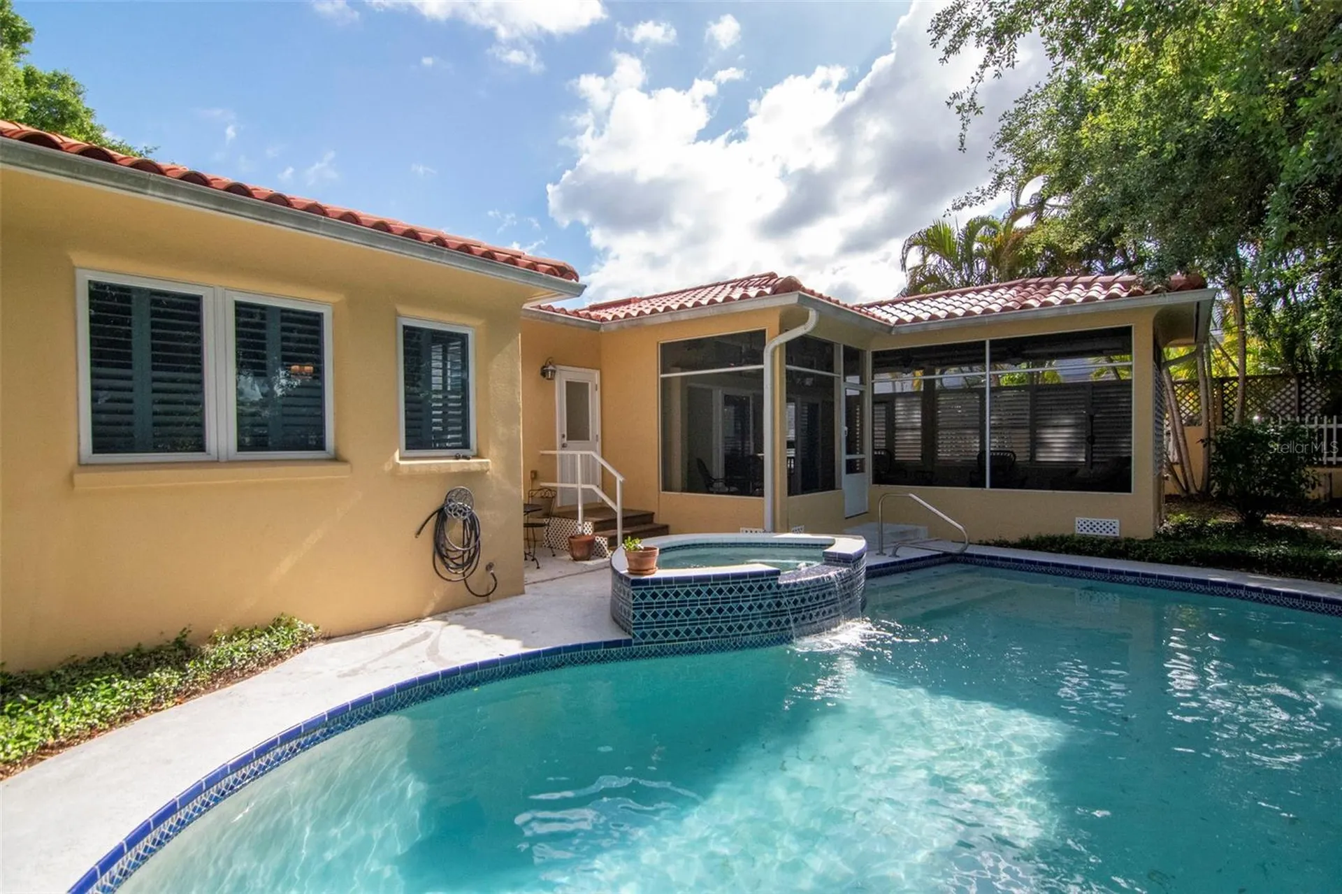 135 25th Avenue NE St Petersburg FL 33704