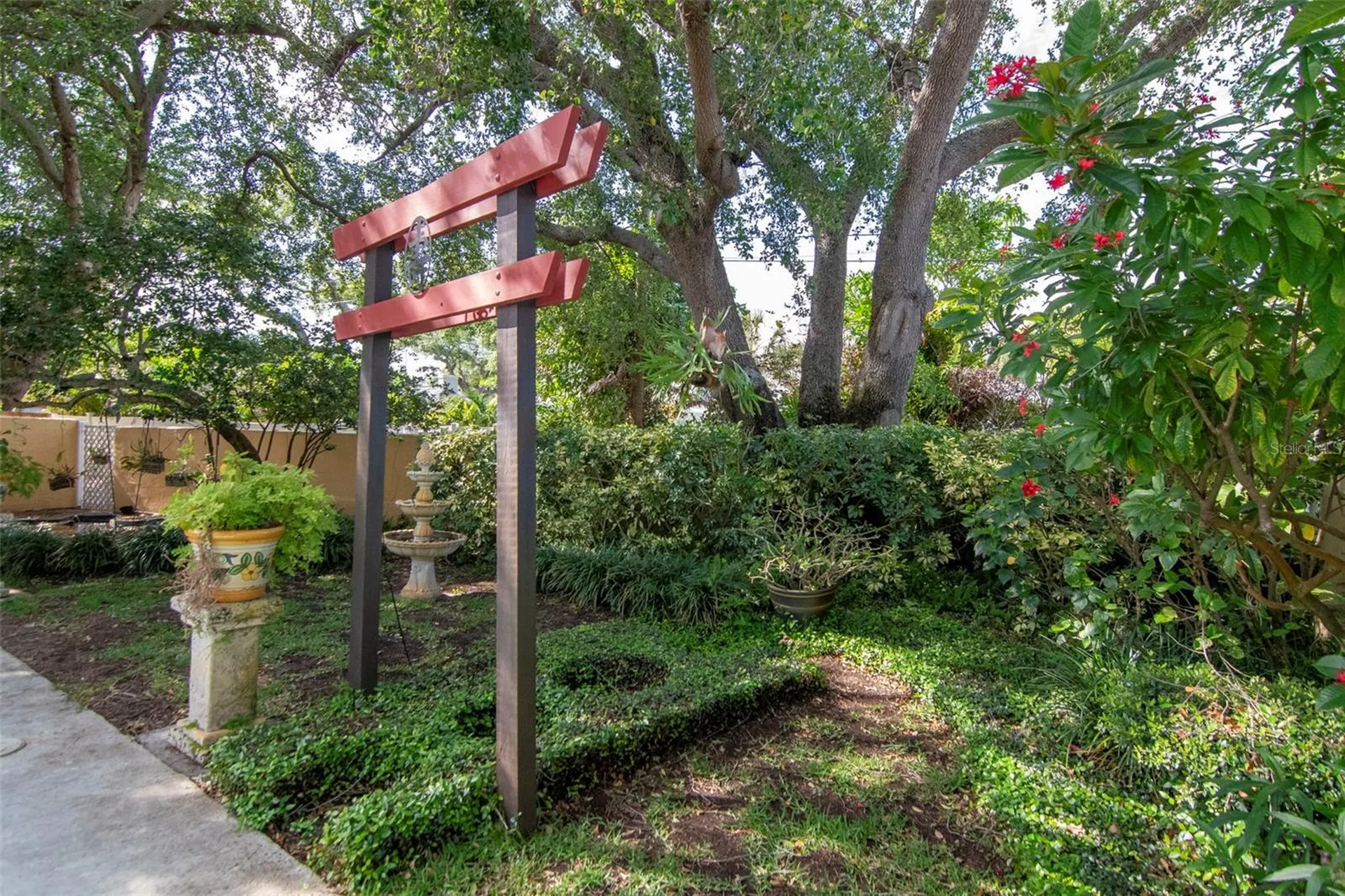 135 25th Avenue NE St Petersburg FL 33704