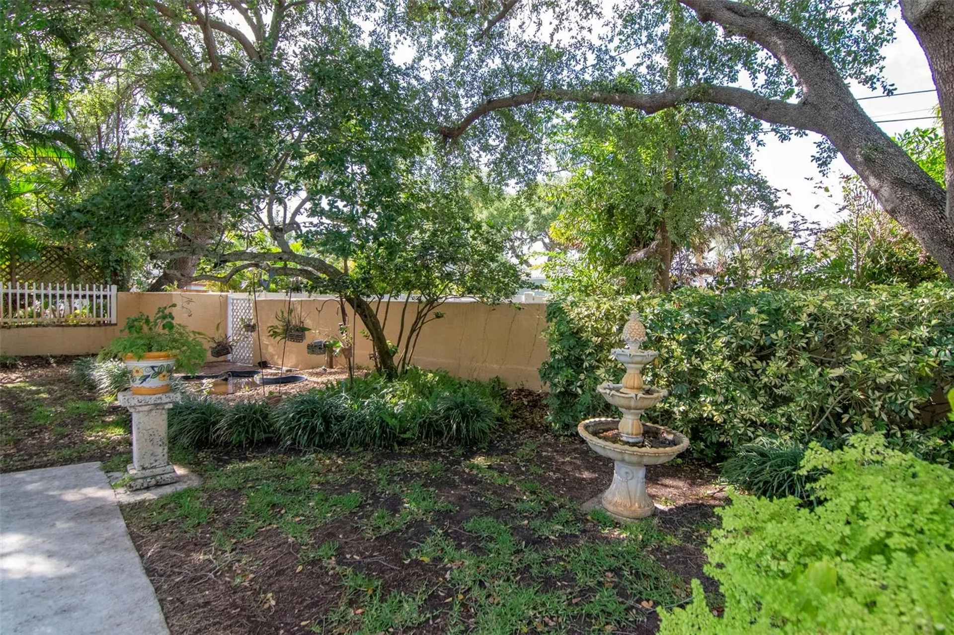 135 25th Avenue NE St Petersburg FL 33704