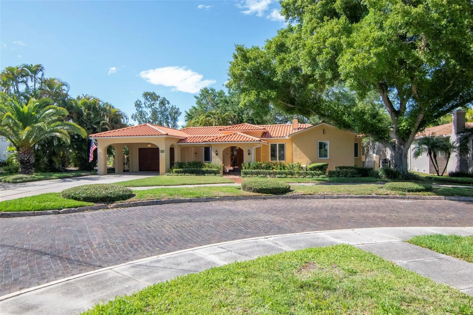 135 25th Avenue NE St Petersburg FL 33704
