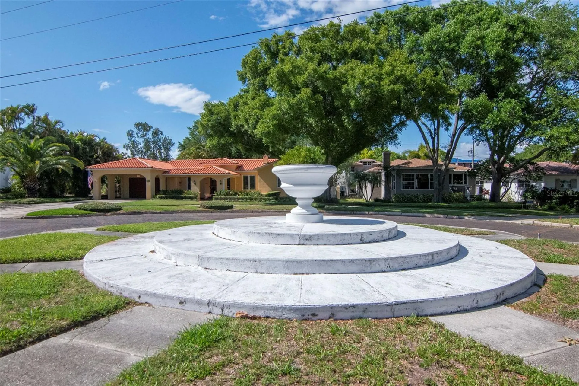 135 25th Avenue NE St Petersburg FL 33704