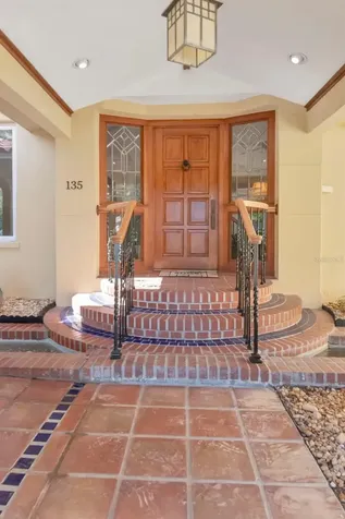 135 25th Avenue NE St Petersburg FL 33704