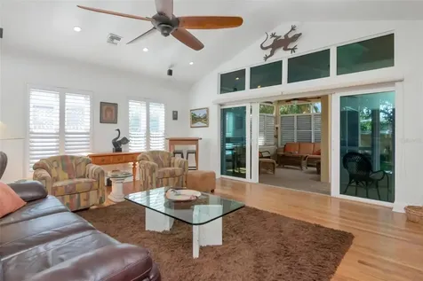 135 25th Avenue NE St Petersburg FL 33704