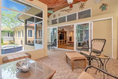 135 25th Avenue NE St Petersburg FL 33704