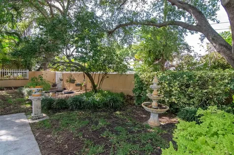 135 25th Avenue NE St Petersburg FL 33704