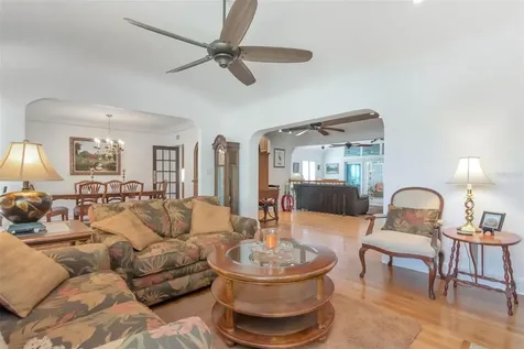 135 25th Avenue NE St Petersburg FL 33704
