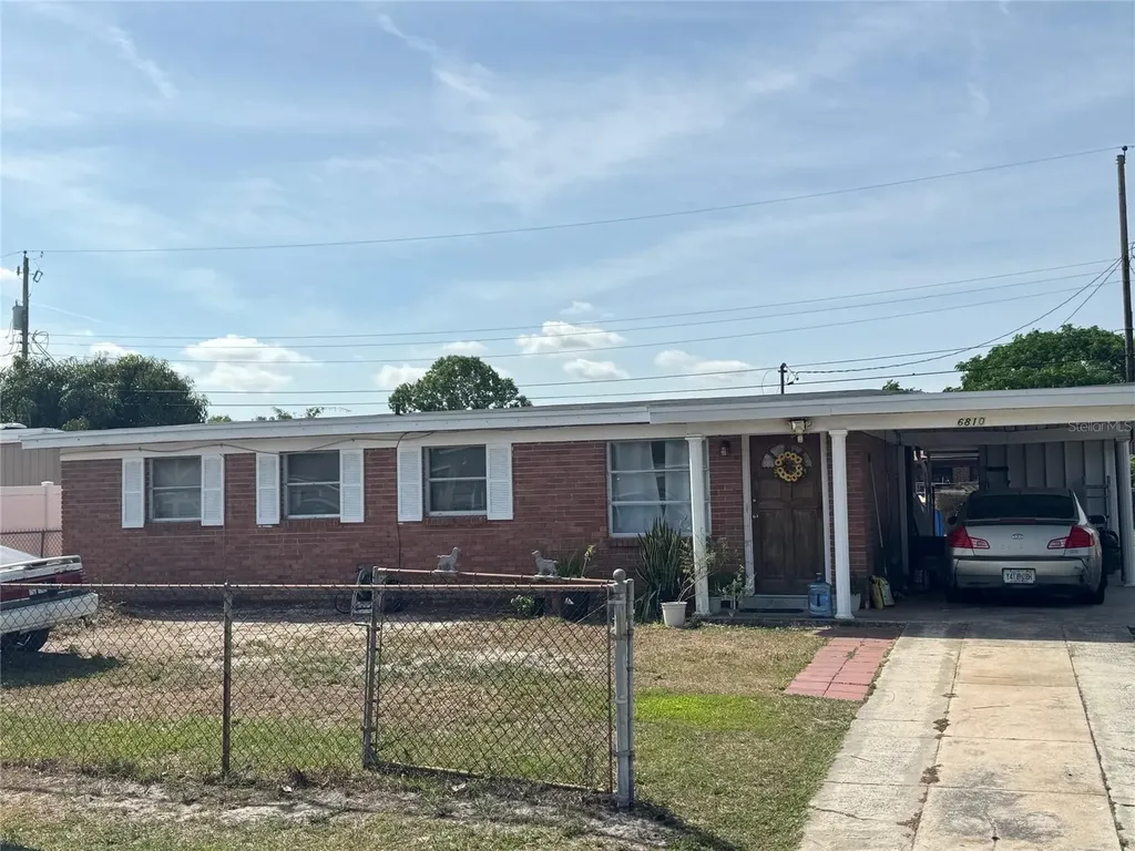 6810 W Burke Street Tampa FL 33634