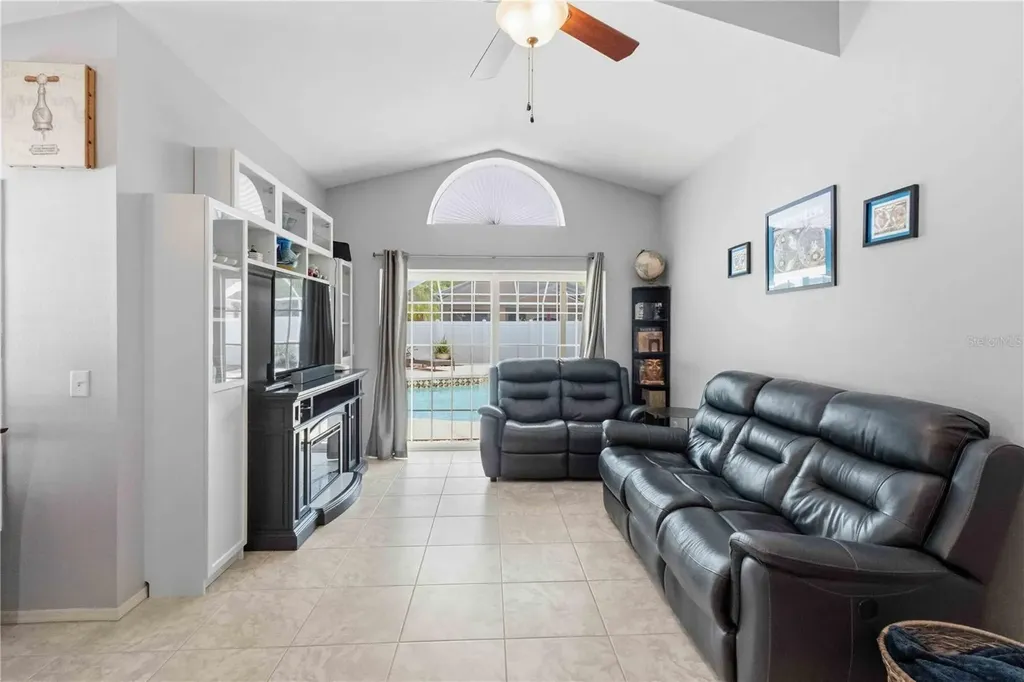 7633 Clovelly Park Place Apollo Beach FL 33572