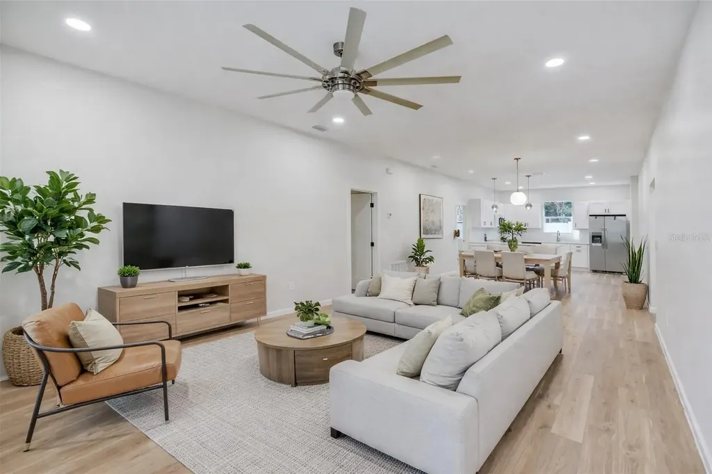 809 E 131st Avenue Tampa FL 33612
