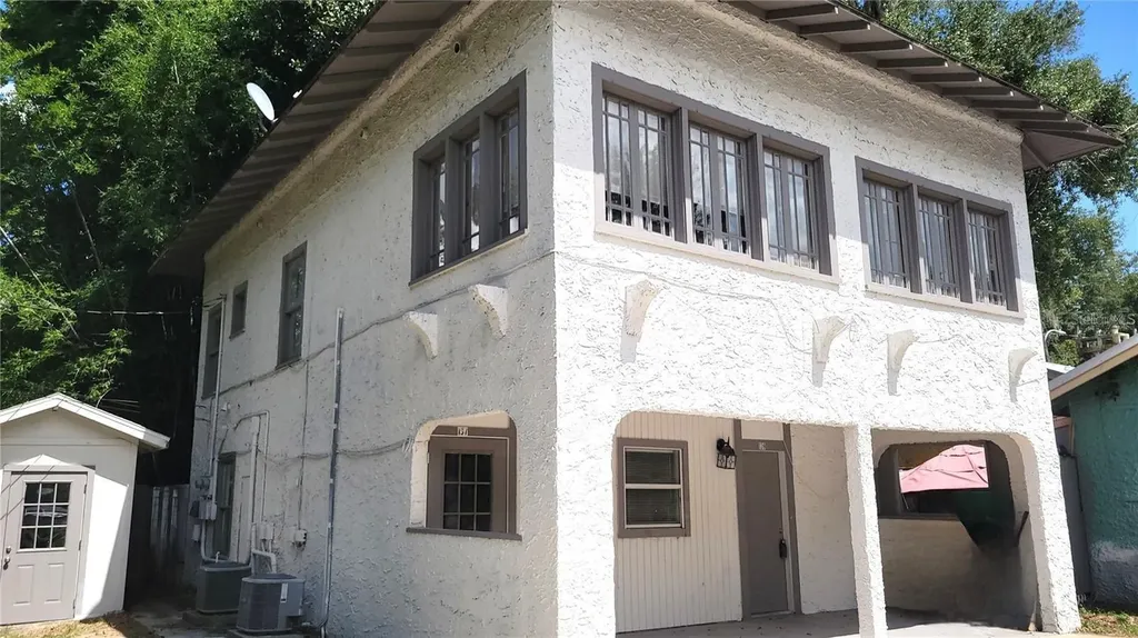 137 S Stone Street Deland FL 32720