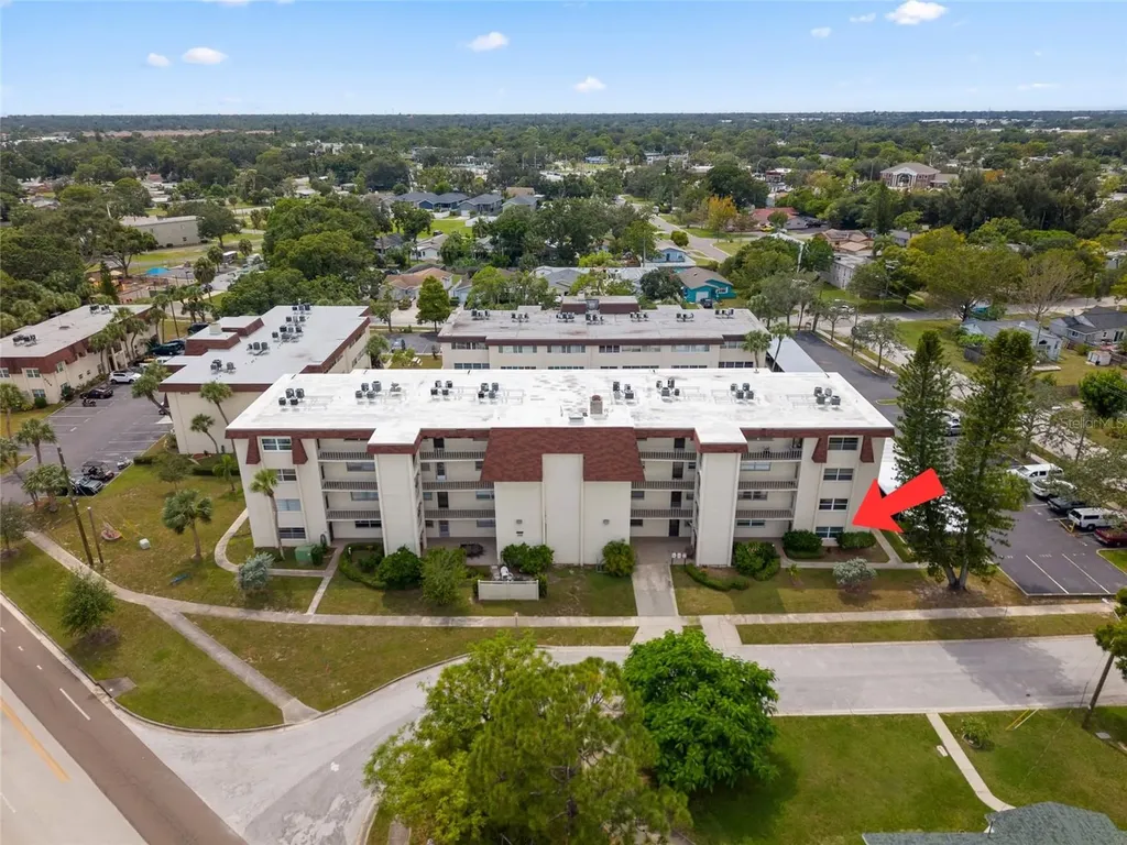 209 NE Lincoln Circle N St Petersburg FL 33702