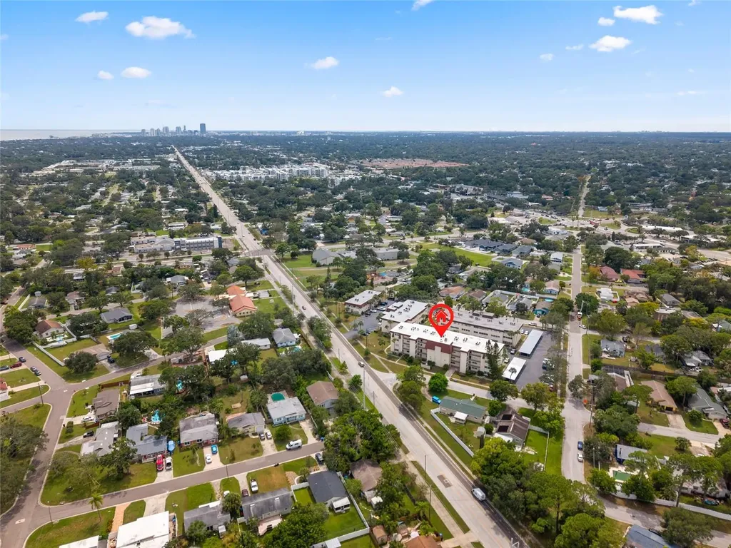 209 NE Lincoln Circle N St Petersburg FL 33702