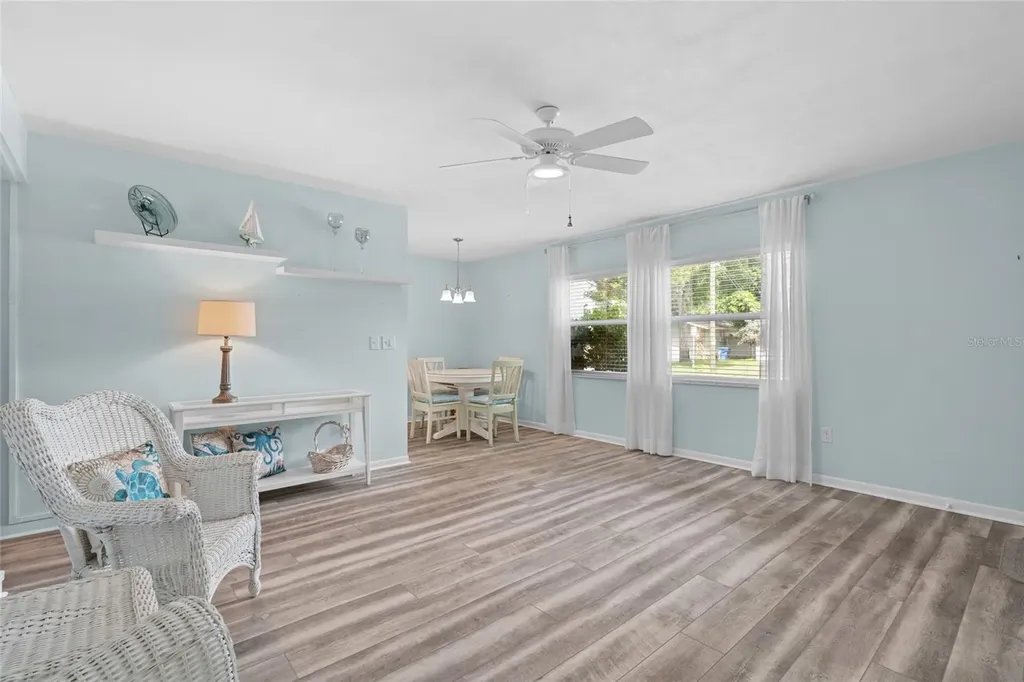 209 NE Lincoln Circle N St Petersburg FL 33702