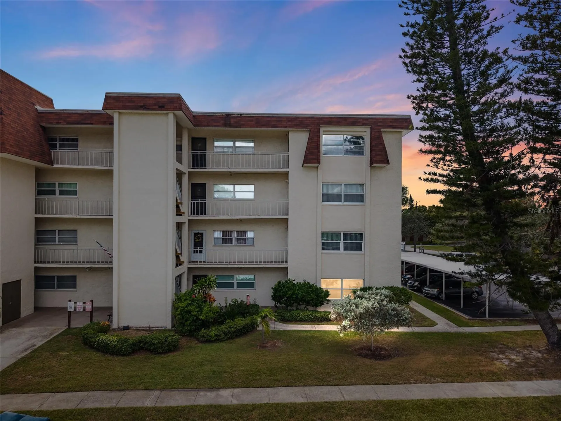 209 NE Lincoln Circle N St Petersburg FL 33702