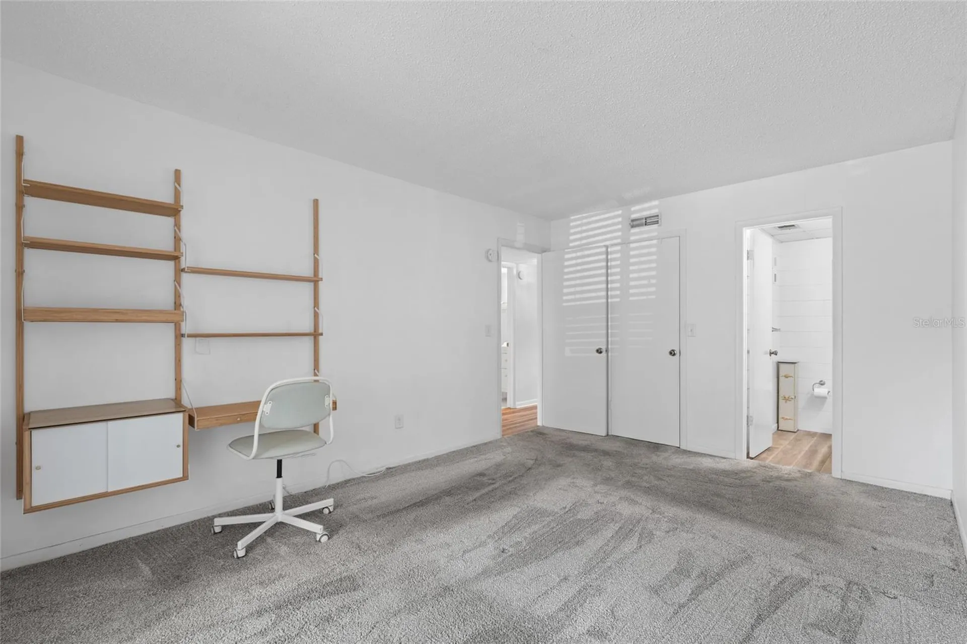 209 NE Lincoln Circle N St Petersburg FL 33702