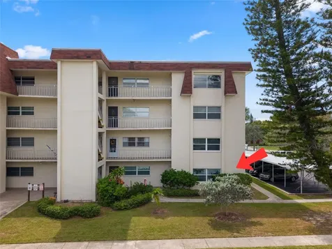 209 NE Lincoln Circle N St Petersburg FL 33702