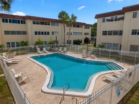 209 NE Lincoln Circle N St Petersburg FL 33702