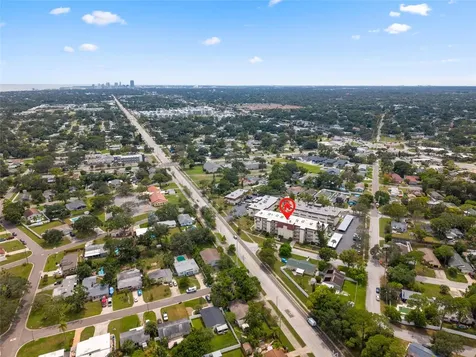 209 NE Lincoln Circle N St Petersburg FL 33702