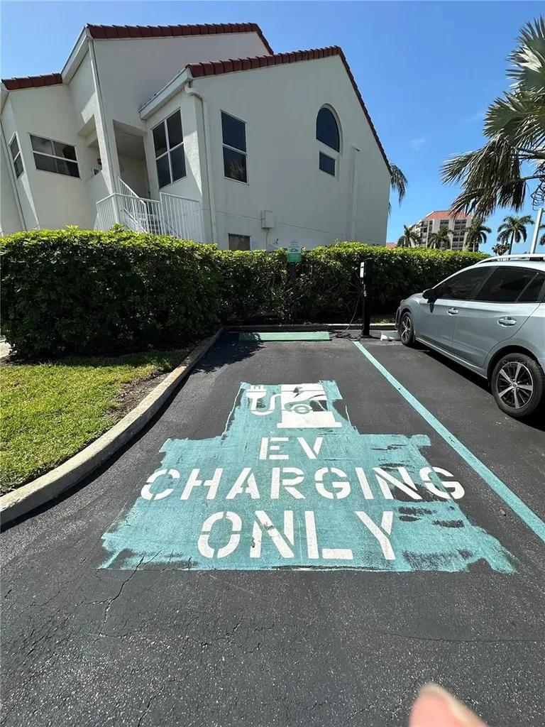 6047 Bahia Del Mar Boulevard St Petersburg FL 33715