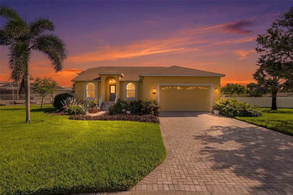 4301 52nd Avenue S St Petersburg FL 33711