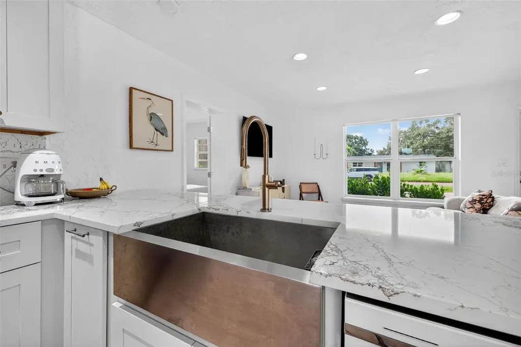 637 41st Avenue NE St Petersburg FL 33703