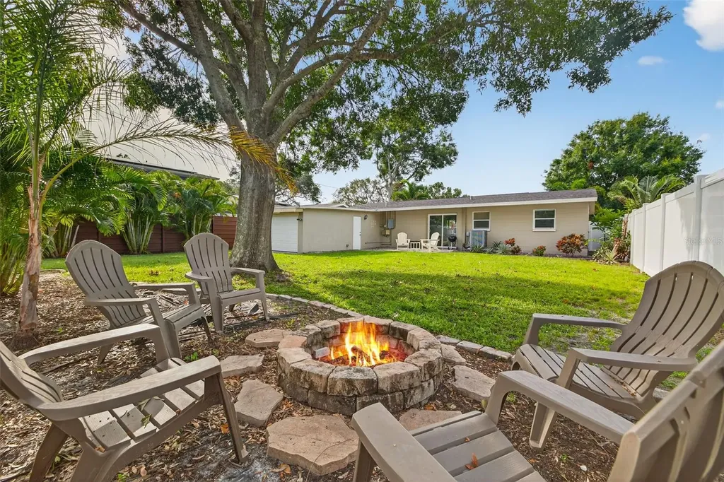 637 41st Avenue NE St Petersburg FL 33703