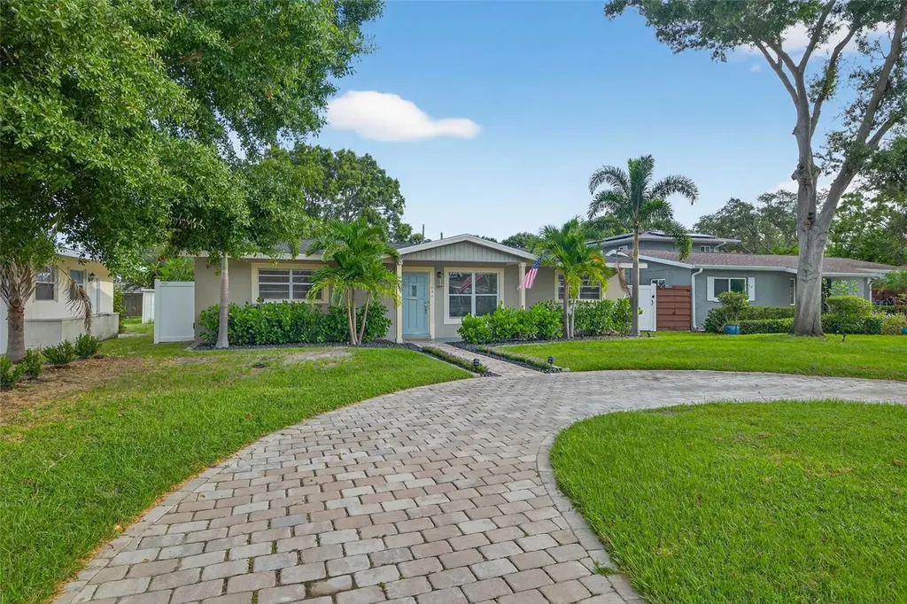 637 41st Avenue NE St Petersburg FL 33703