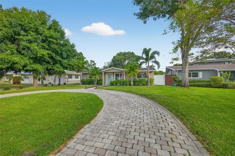 637 41st Avenue NE St Petersburg FL 33703