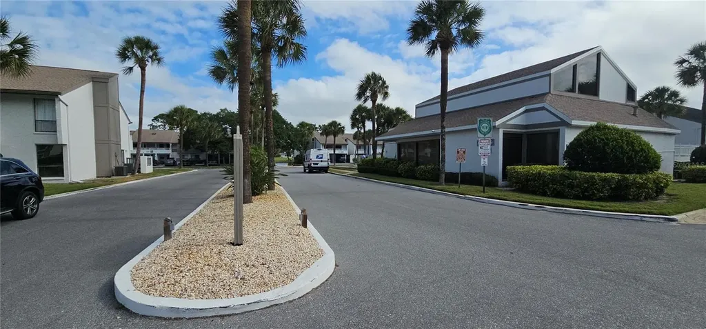 2025 Lakewood Club Drive S St Petersburg FL 33712