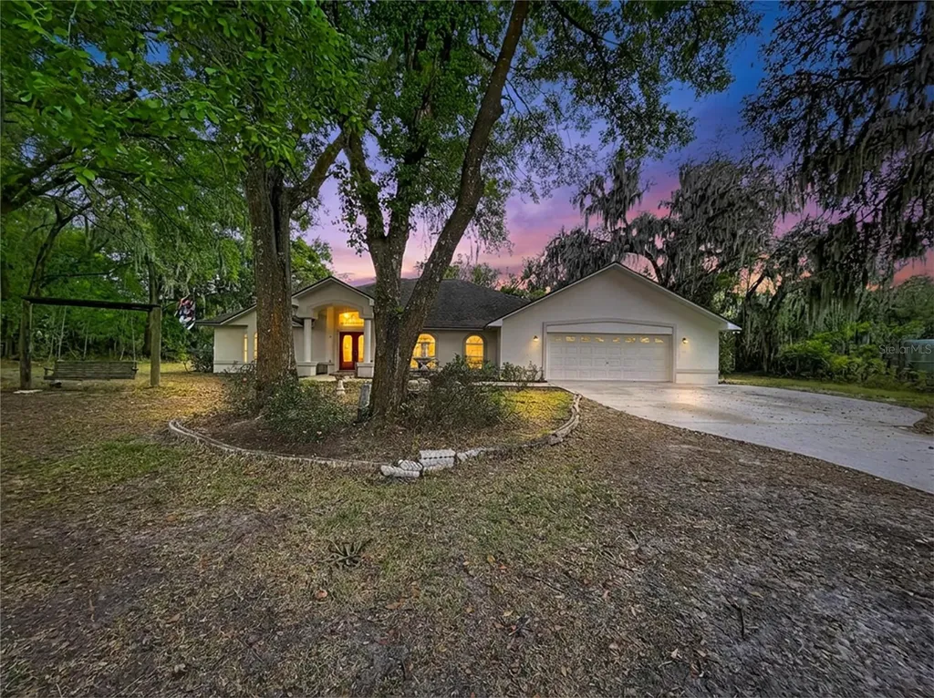 8402 Southwood Pines Street Lithia FL 33547
