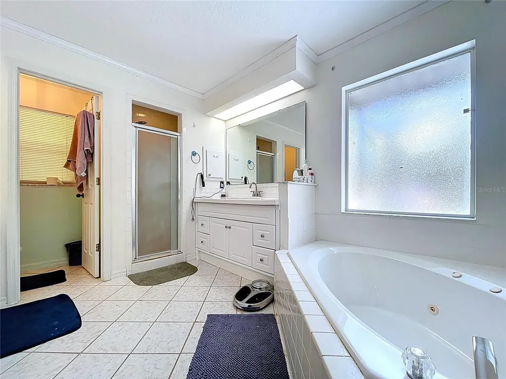 8402 Southwood Pines Street Lithia FL 33547
