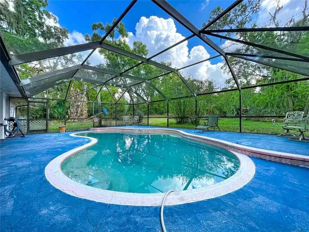 8402 Southwood Pines Street Lithia FL 33547