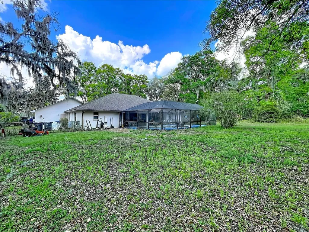 8402 Southwood Pines Street Lithia FL 33547