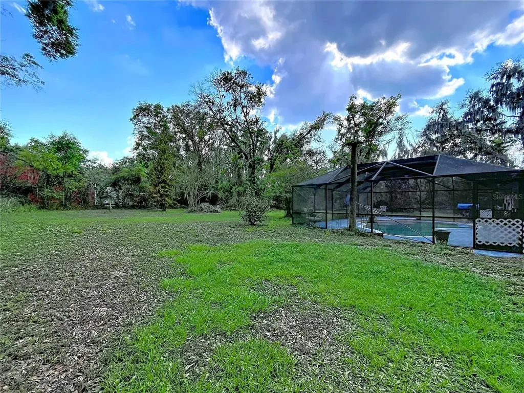 8402 Southwood Pines Street Lithia FL 33547