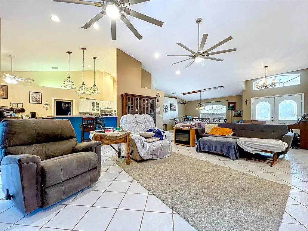 8402 Southwood Pines Street Lithia FL 33547