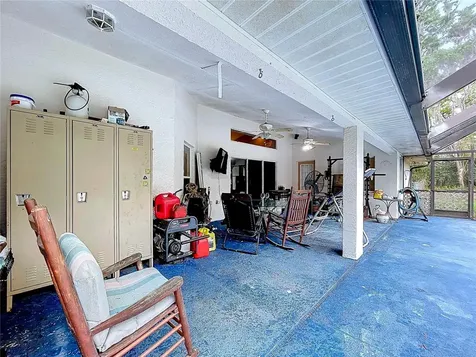 8402 Southwood Pines Street Lithia FL 33547
