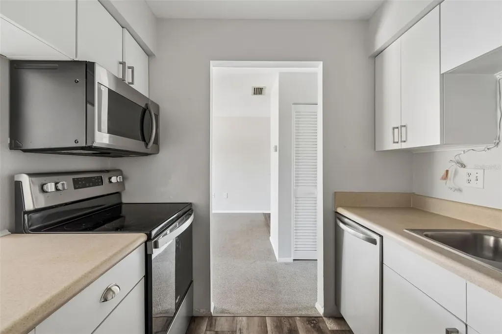 2725 Hidden Lake Boulevard Sarasota FL 34237