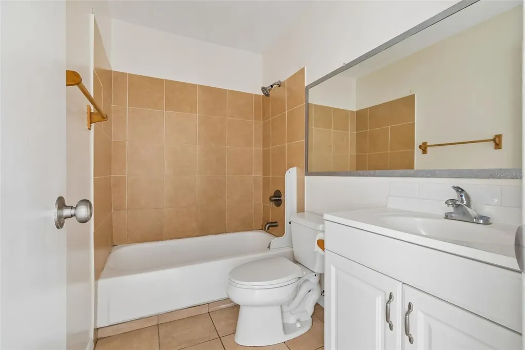 2725 Hidden Lake Boulevard Sarasota FL 34237