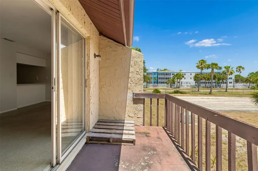 2725 Hidden Lake Boulevard Sarasota FL 34237