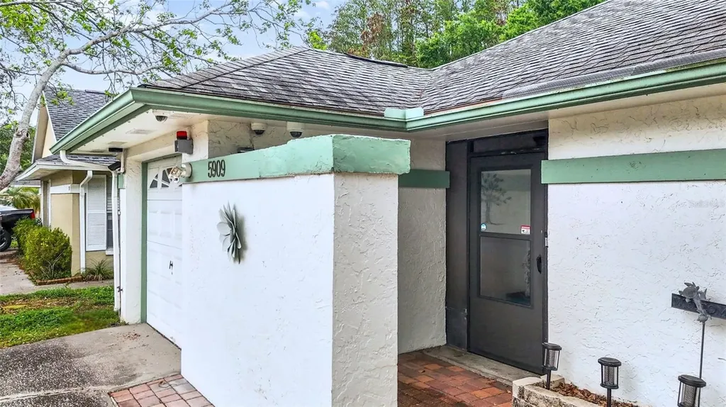 5909 Bitterwood Court Tampa FL 33625