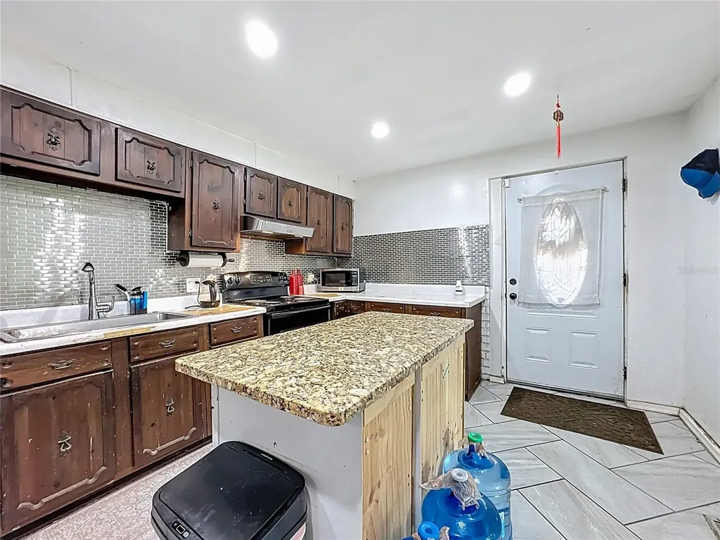 7717 Clarcona Ocoee Road Orlando FL 32818